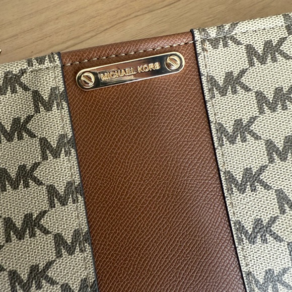 MICHAEL KORS BELT BAG - Picture 7 of 9